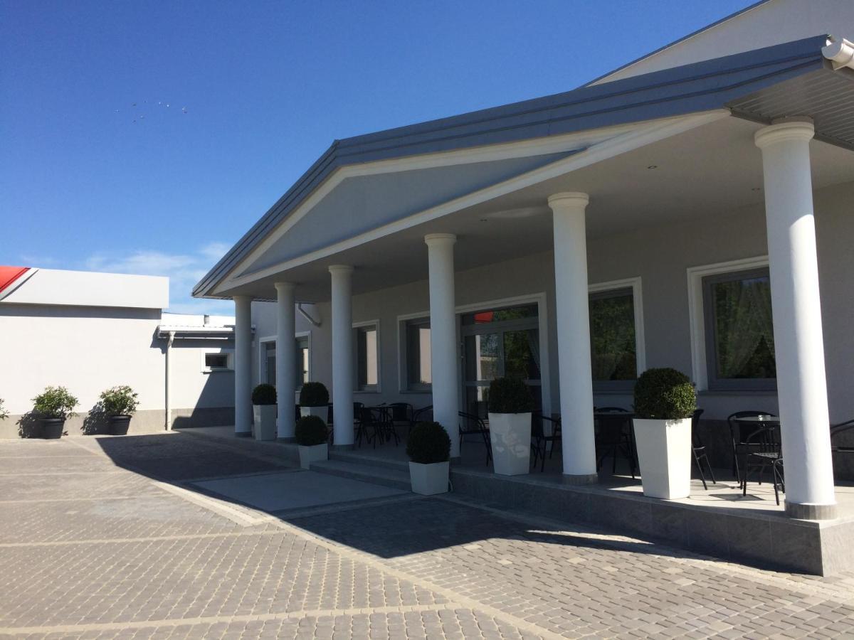 Hotel Arkadia Konskie 外观 照片