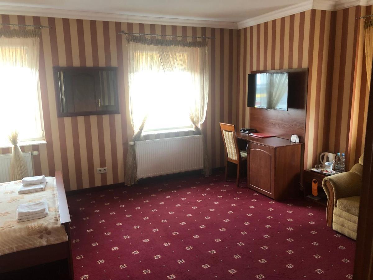 Hotel Arkadia Konskie 外观 照片