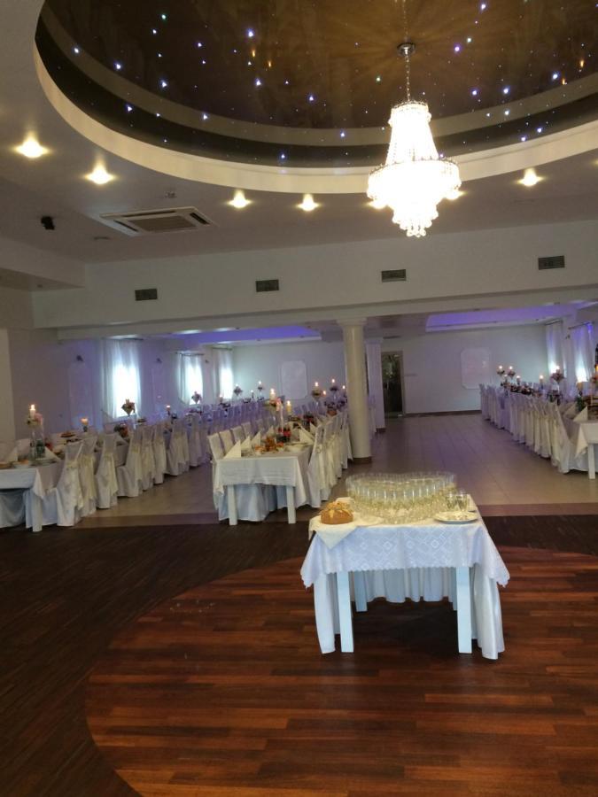 Hotel Arkadia Konskie 外观 照片