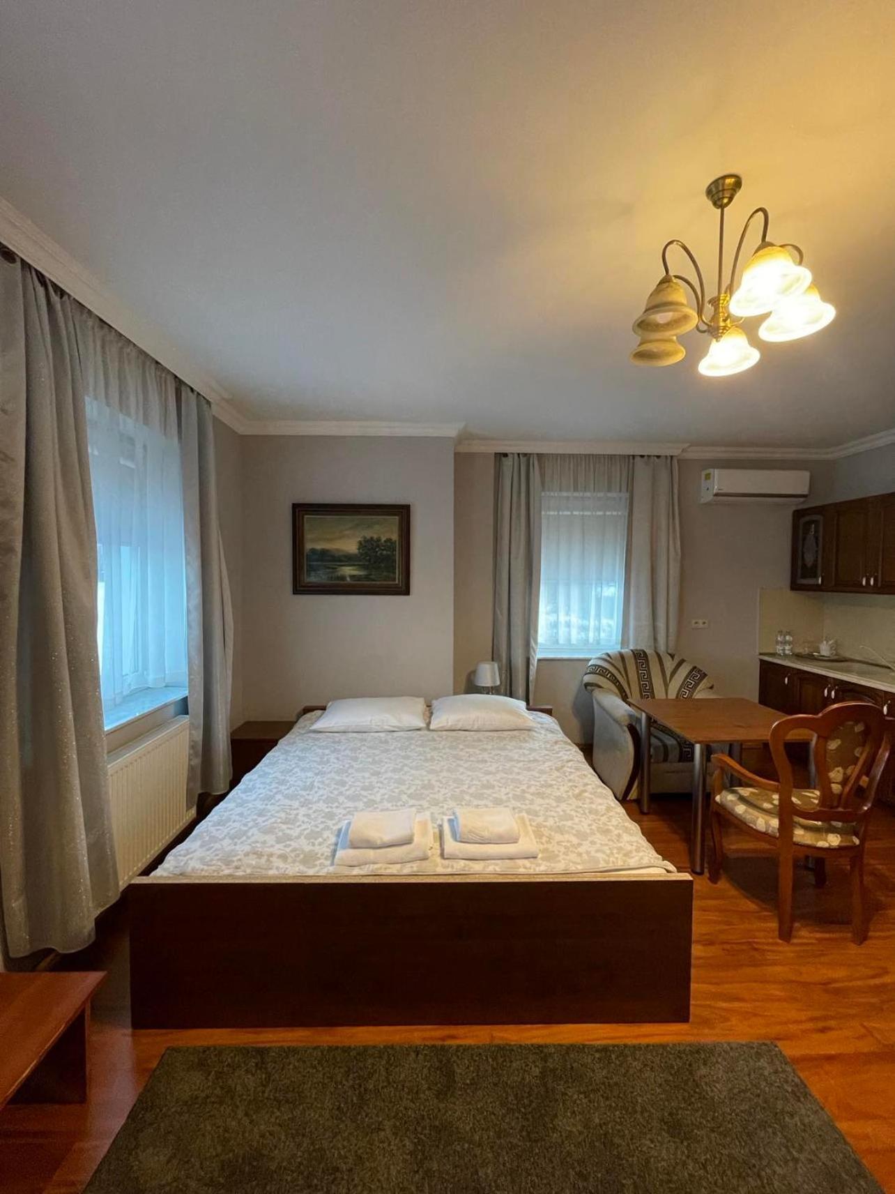 Hotel Arkadia Konskie 外观 照片